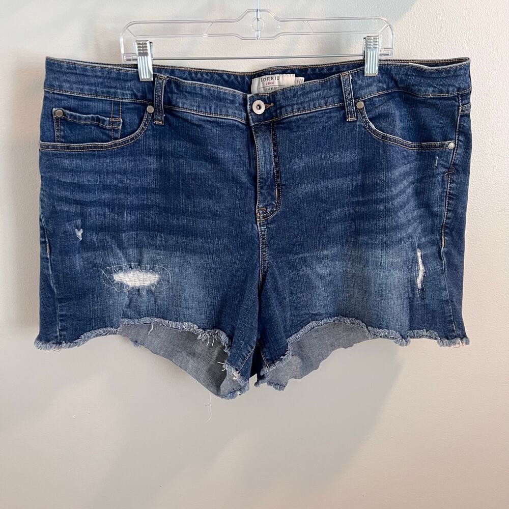 Torrid Distressed Denim Shorts Size 26